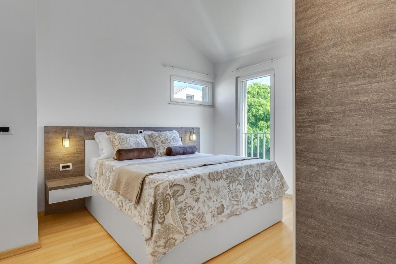 Luxury Two-Floor Apartment In Petrcane With Garden And Pool Exteriér fotografie